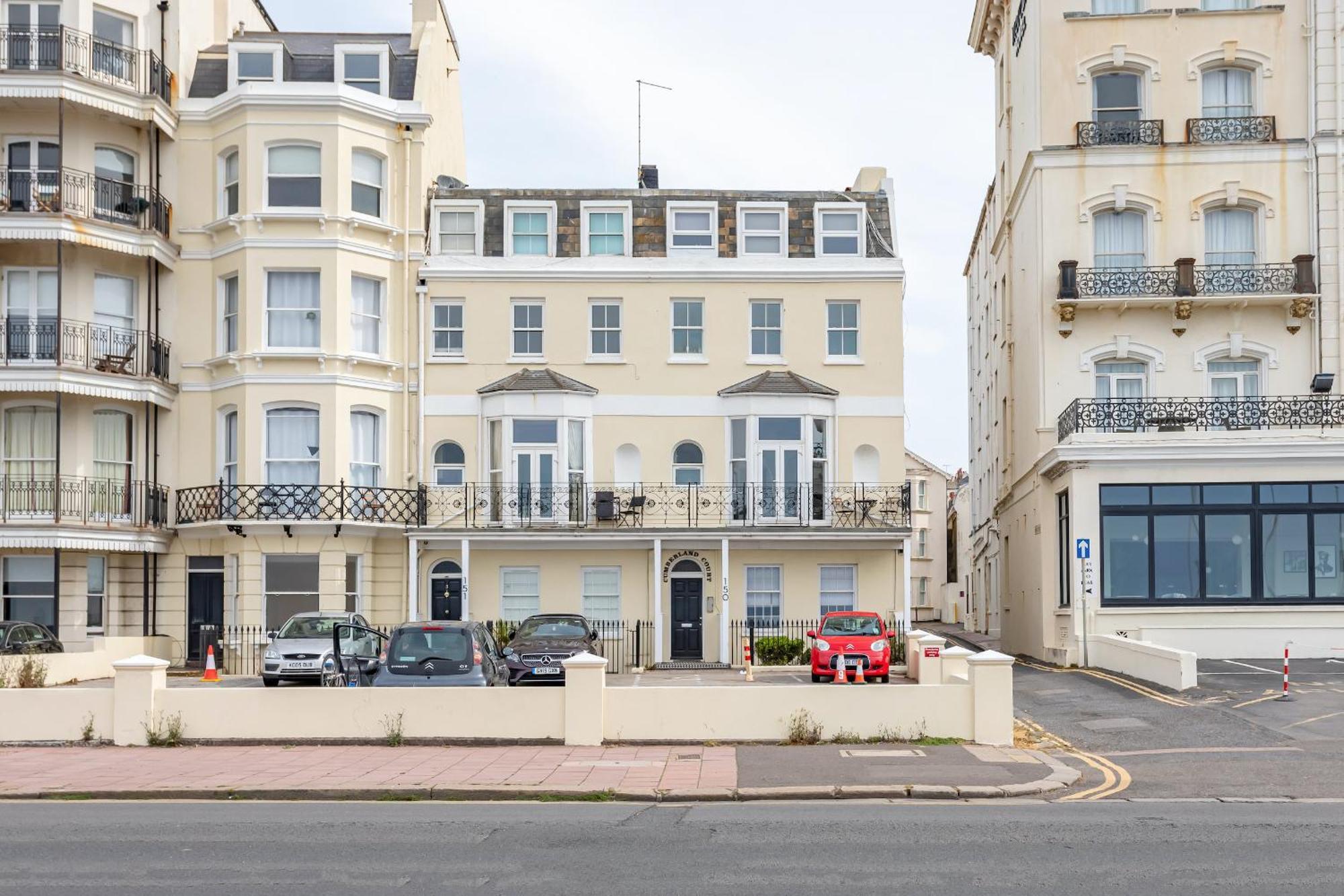 Beaches Brighton - Luxury Seafront Accommodation Екстериор снимка