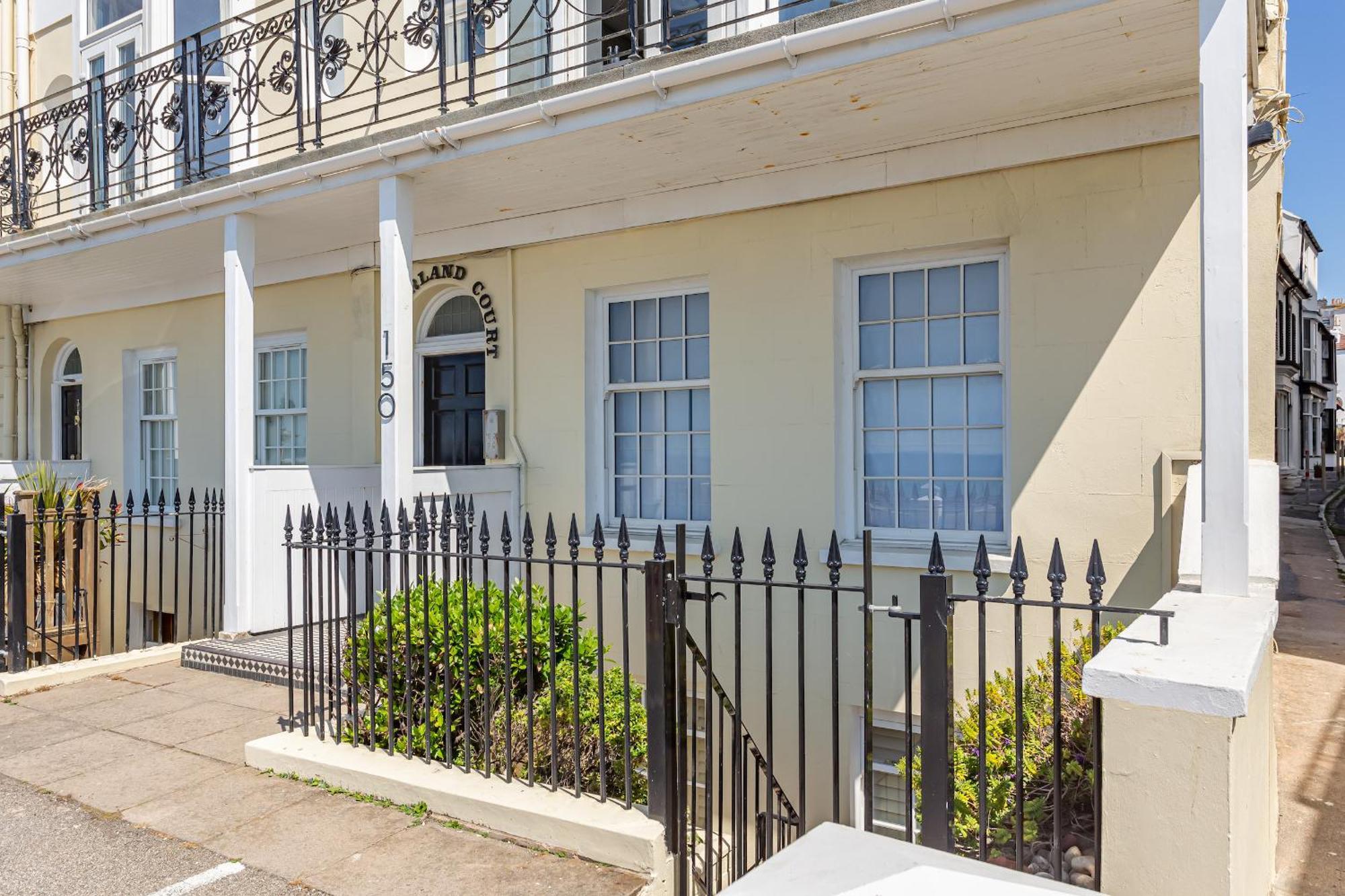 Beaches Brighton - Luxury Seafront Accommodation Екстериор снимка